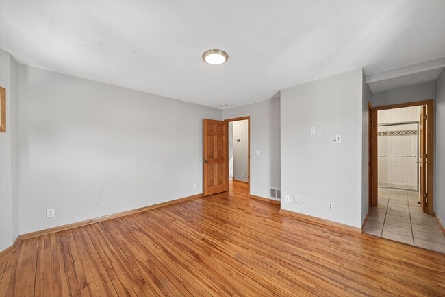 Building Photo - 6 month lease Spacious, 5bd, 2.5 renovated home in Midway!! AVAILABLE NOW