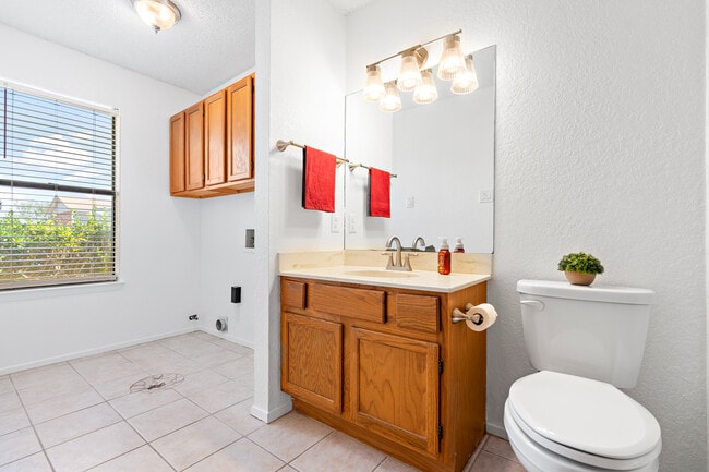 Building Photo - 1303 Chapel Creek Rd