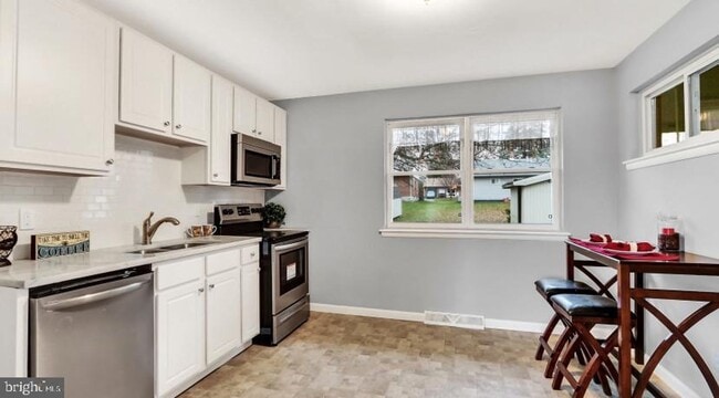 Building Photo - Coming Soon in June! Single Family Home in York Suburban Schools!