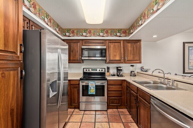 Building Photo - RESORT Style FULLY-FURNISHED Condo in Paradise Valley - 4 bedroom / 2.5 bath