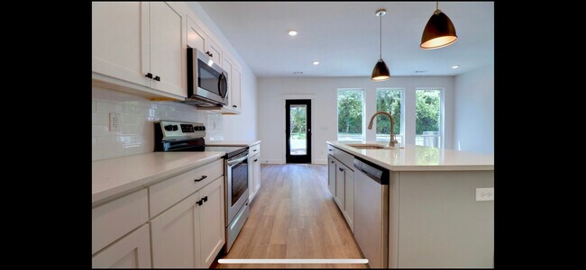 Building Photo - Mount Comfort Townhomes