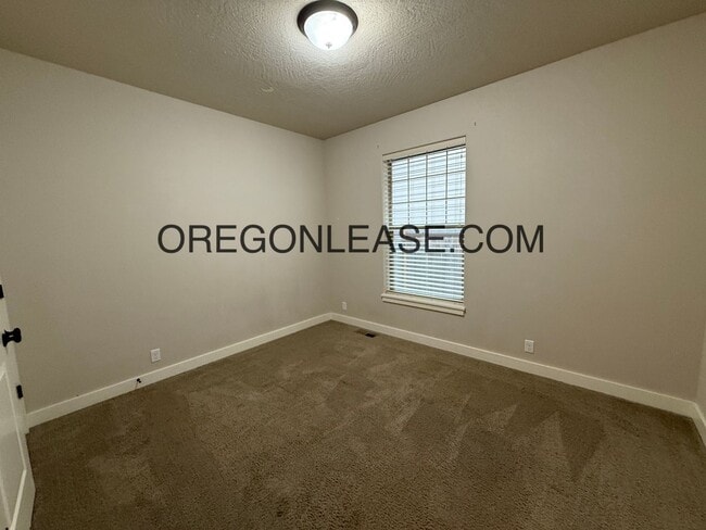 Building Photo - 2017 3/2 in West Eugene