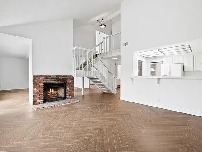 Building Photo - 27 Columbus