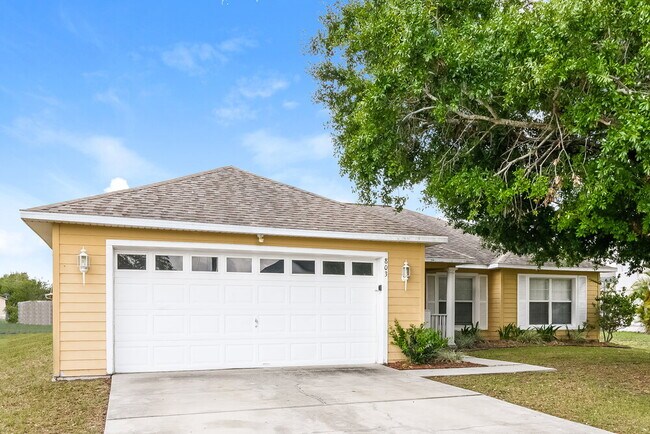 Building Photo - 803 Halifax Dr