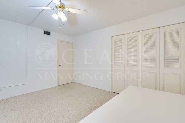 Building Photo - Centrally Located Beachside Condo in Ormond