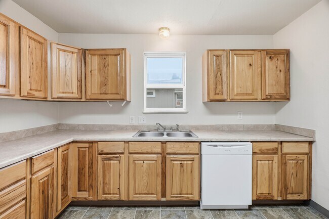 Building Photo - 5111 N Stone St