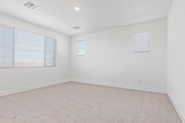 Building Photo - 21424 E Sparrow Dr
