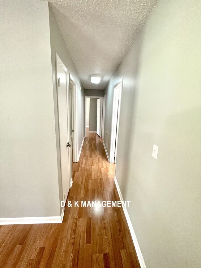 Building Photo - 3 Bedroom 2 Bath in Lenoir City