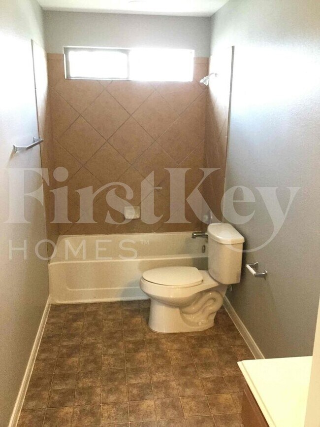 Building Photo - 1210 Larks Trace Ln