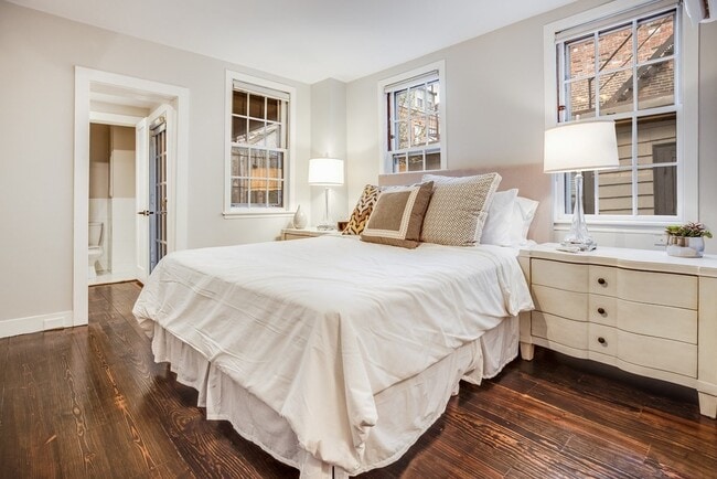 Building Photo - 36 Joy St