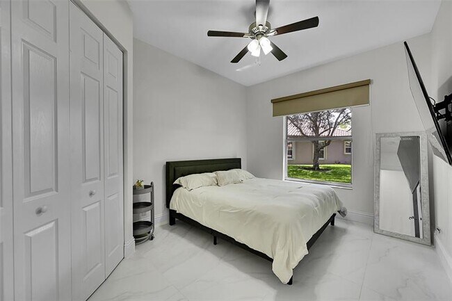 Building Photo - 11163 NW 69th Pl