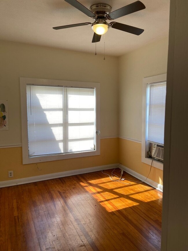 Building Photo - North Hyde Park Three Bedroom Bungalow in Plant High School District