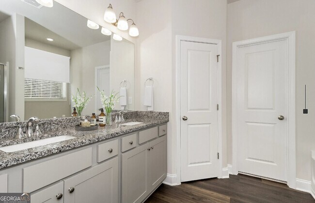 Building Photo - 10 Silvercharm Wy