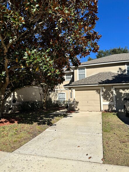 Building Photo - 1630 Vineland Cir