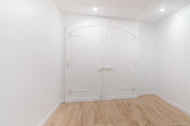 Building Photo - 155 S River St