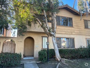 Building Photo - Oxnard Shores 3+3 Home + Bonus Room/Office...