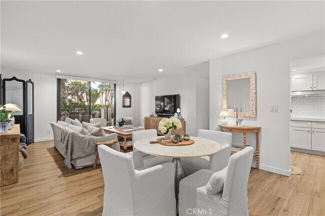 Building Photo - 601 Lido Park Dr