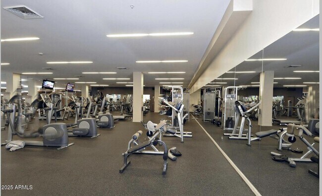 Building Photo - 7141 E Rancho Vista Dr