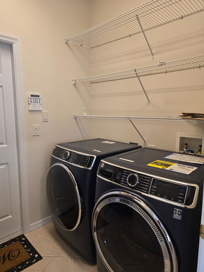 Building Photo - Lakefront Single Family Home with Views of Outdoor Paradise