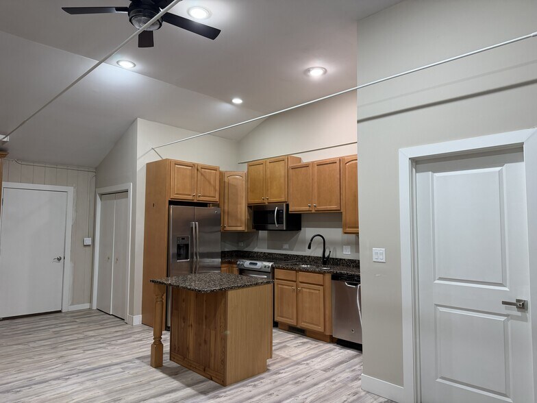 Building Photo - 3245 Westview Dr