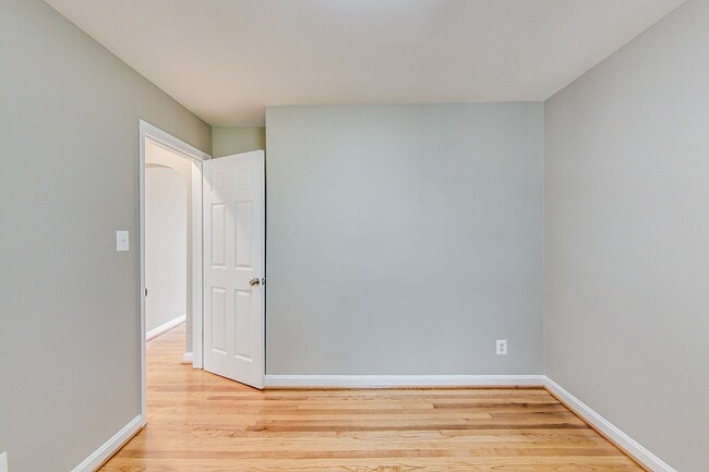 Building Photo - Spacious 3BR/2BA Rambler with Heated Sun-room and Slate Patio!