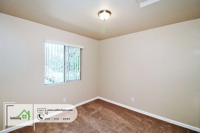 Building Photo - 2750 Shasta View Dr