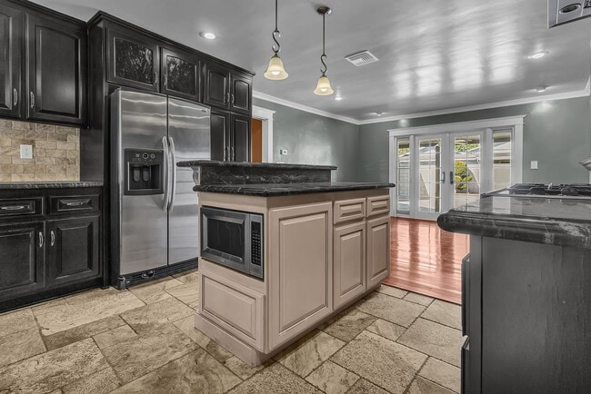 Building Photo - 1501 Revere Ave