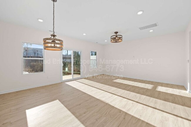 Building Photo - 11027 Pagebrook Ln