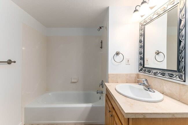 Building Photo - Great Family Home in Excellent Location!