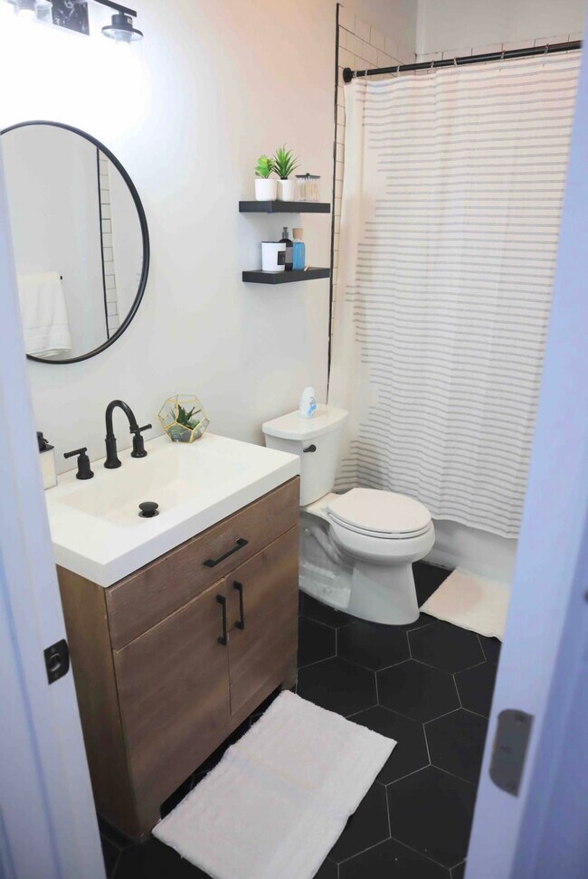 Building Photo - 1927 Louisiana Ave