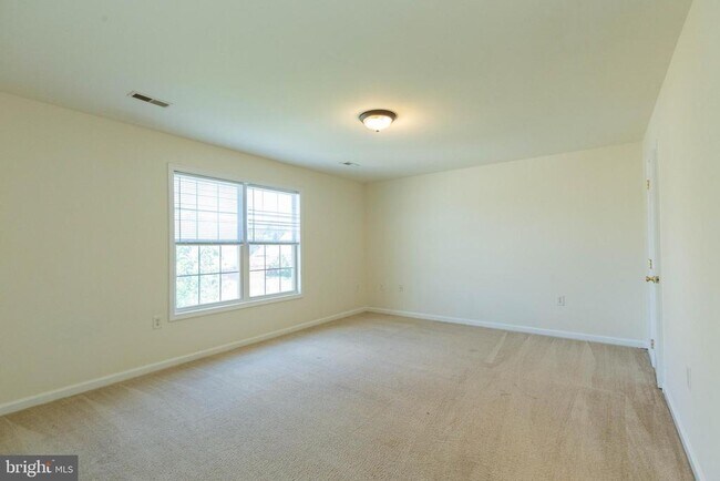 Building Photo - 59 Stork Ln