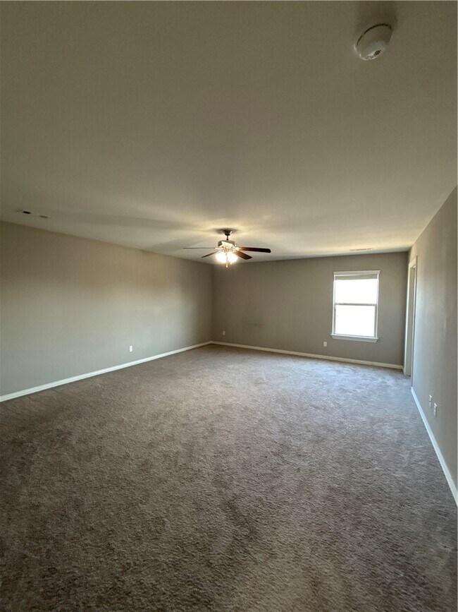 Building Photo - 4400 SW Eggersway Pl