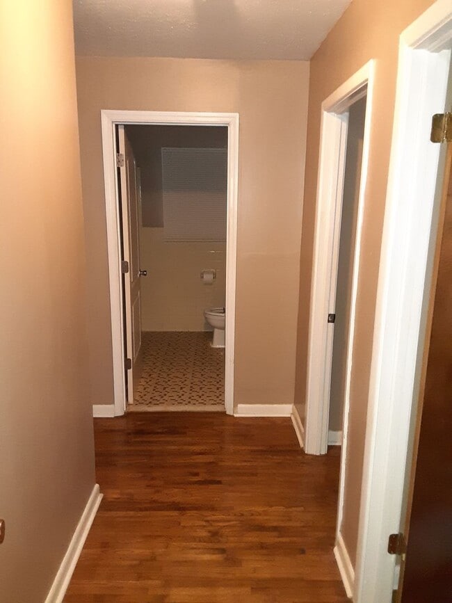 Building Photo - 3 Bedroom 2 Bath located in Oxford
