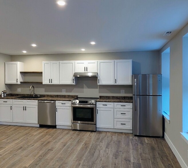 Primary Photo - 144 N Main St