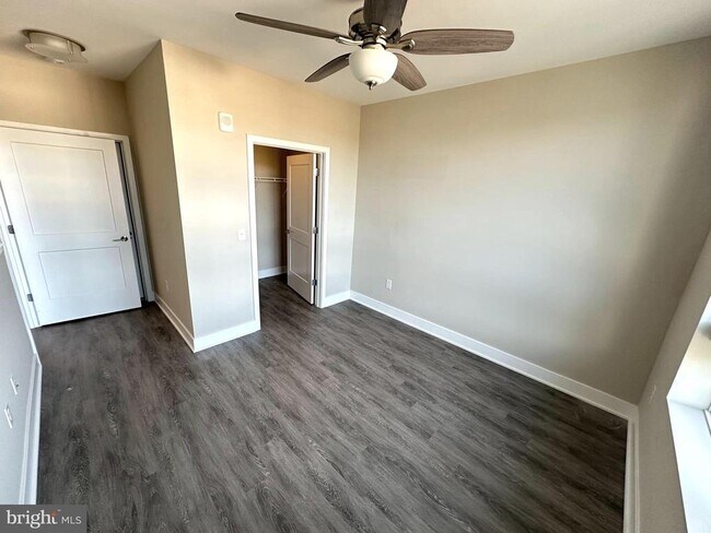 Building Photo - 145 Riverhaven Dr