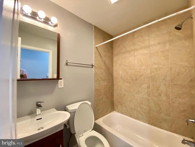 Building Photo - 2134 N Carlisle St