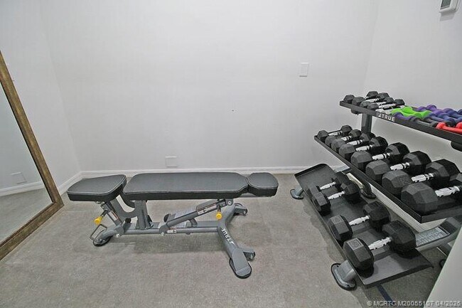 Building Photo - 911 SW South River Dr