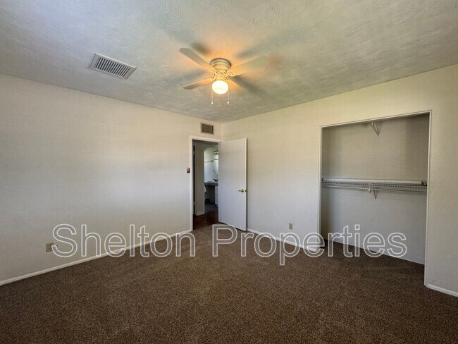 Building Photo - 718 W Glenn Dr