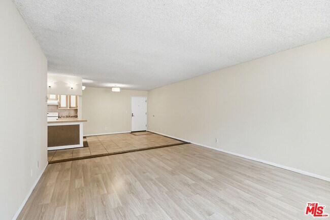 Building Photo - 7777 W 91st St