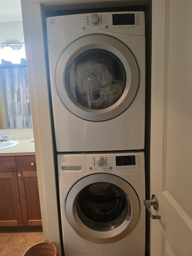 Building Photo - 300 N 130th St