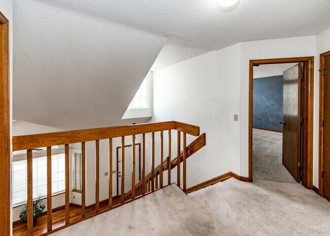 Building Photo - Westside Home in Mt Shadows in D20