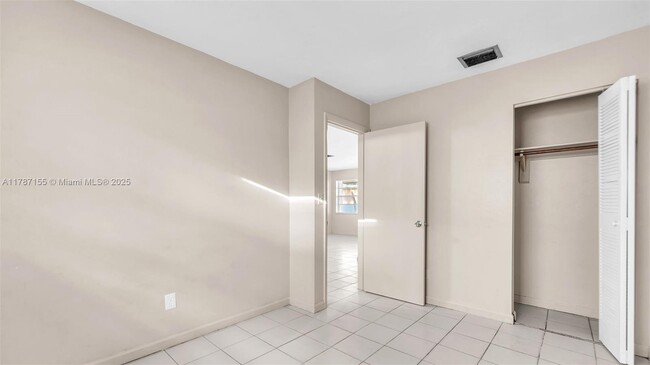 Building Photo - 6116 SW 39th St