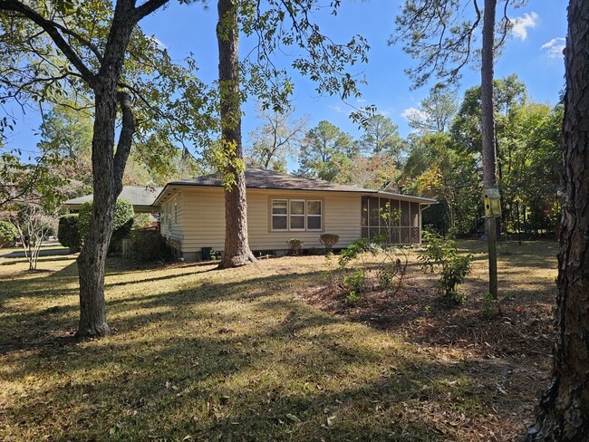 Building Photo - 1222 N Ridge Ave