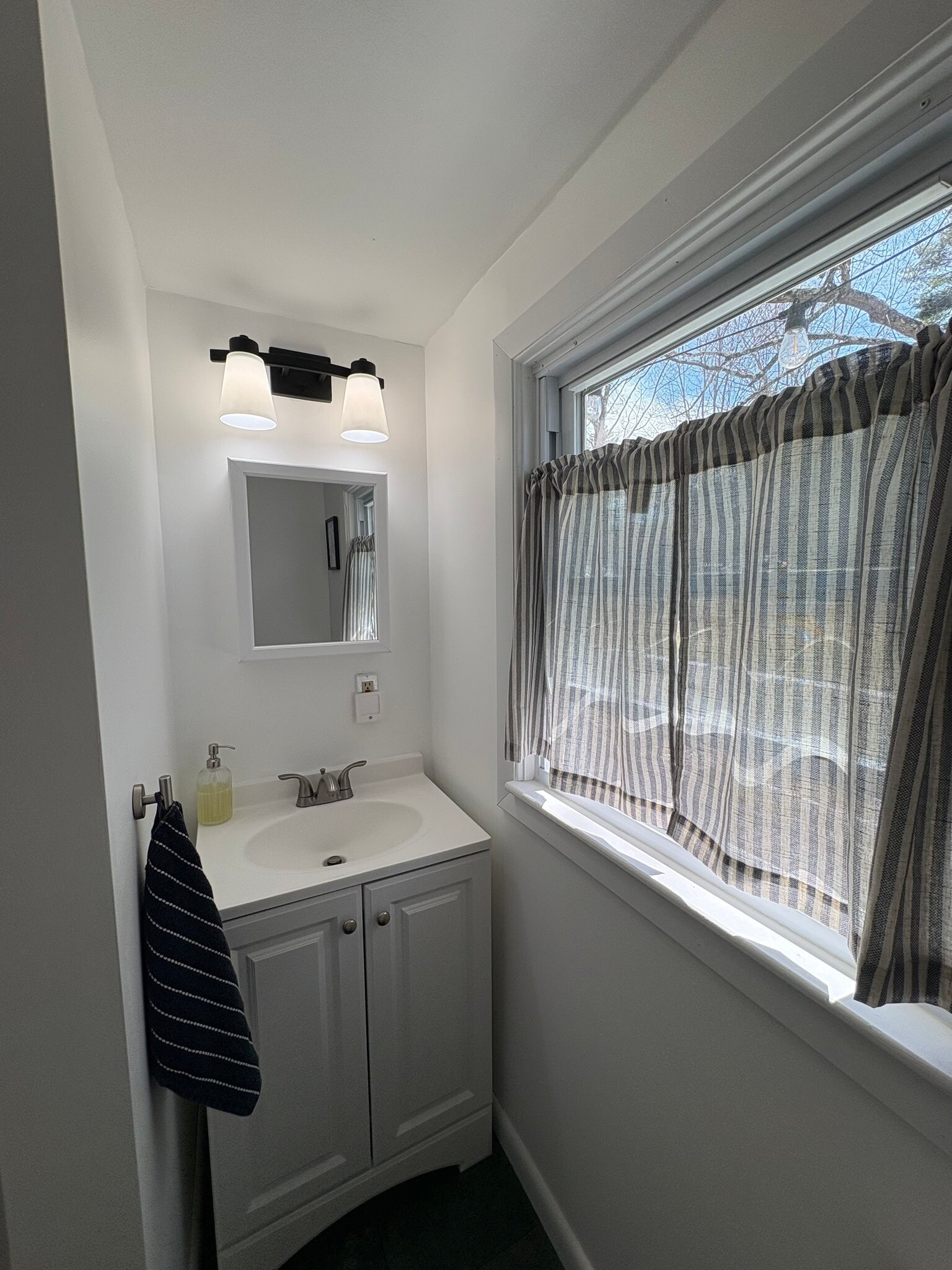 Building Photo - 8 Carter Rd