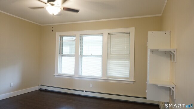 Building Photo - 316 Linwood Ave