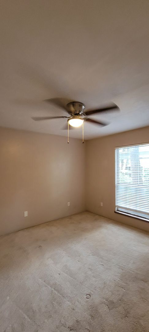 Building Photo - 3 Bedroom/ 2 Bath home in Black Acres(Close to UF)