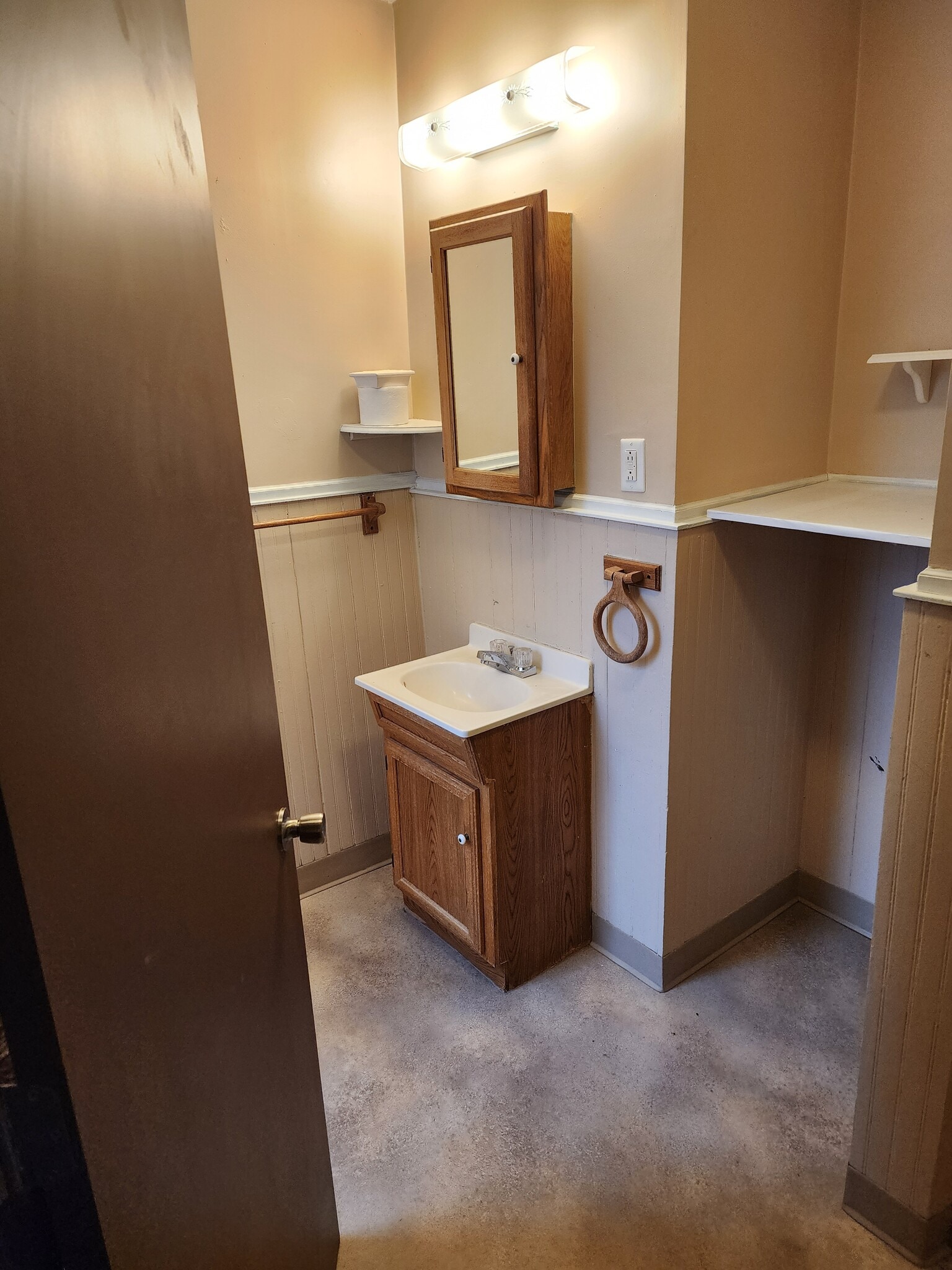 Bathroom - 253 N Spring St