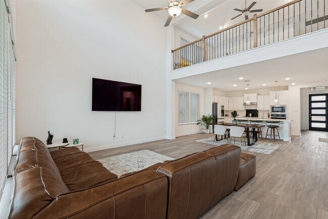 Building Photo - 3508 Sunflower St