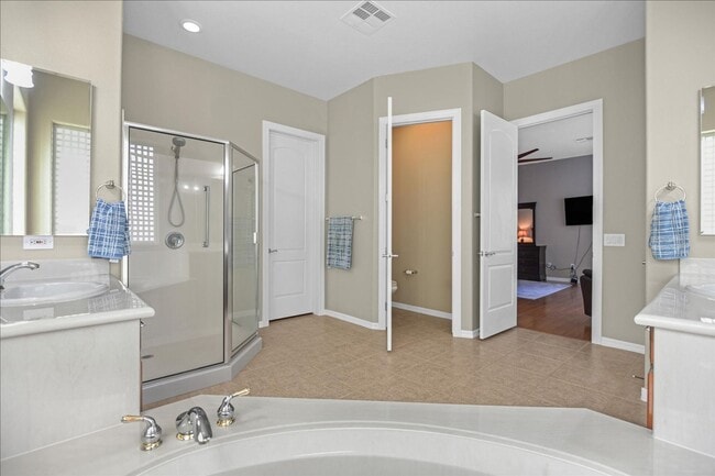 Building Photo - Rental Home with Large Pool