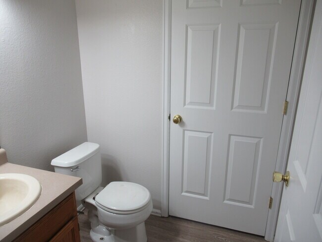 Building Photo - 3091 Leoti Dr